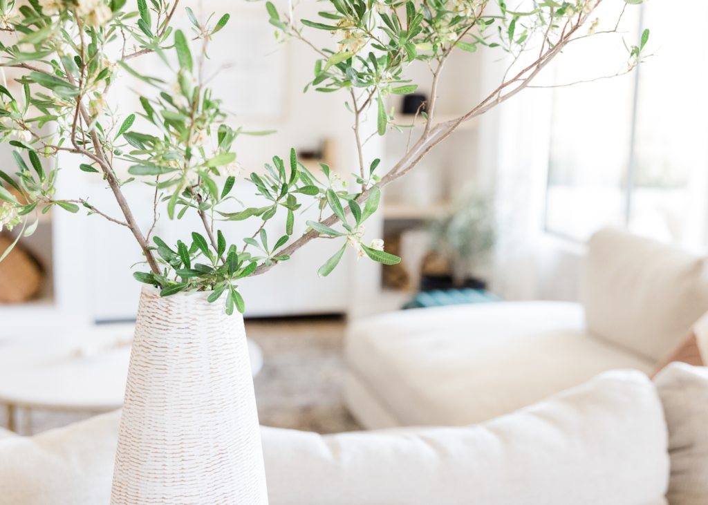 7 Benefits to Downsizing and Living in a Smaller Home - Home Decor